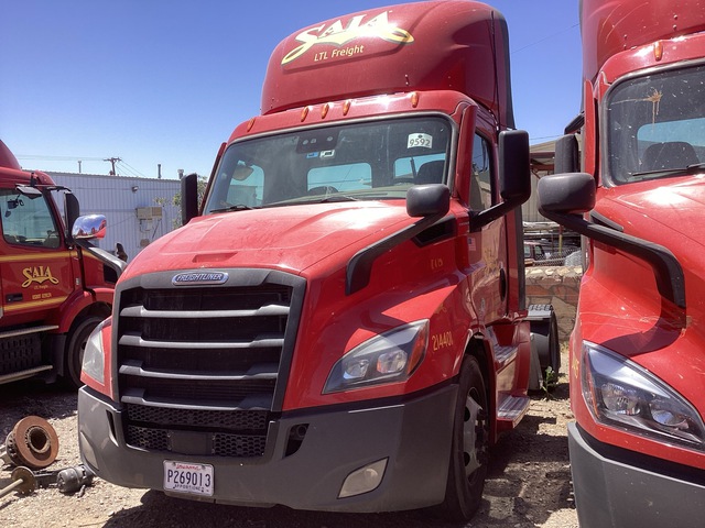 2021 Freightliner CA113 4x2 S/A Day Cab Truck Tractor (Inoperable)