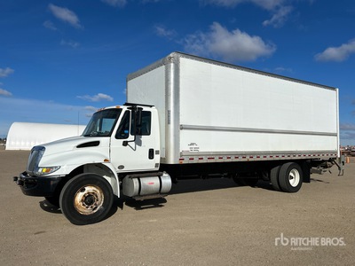 2018 International 4300 4x2 Furgoneta caja cerrada