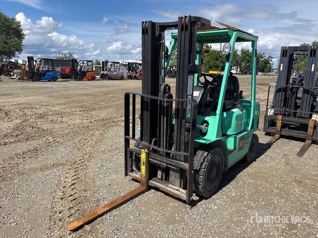 2000 Mitsubishi FG25K 4400 lb Pneumatic Tire Forklift