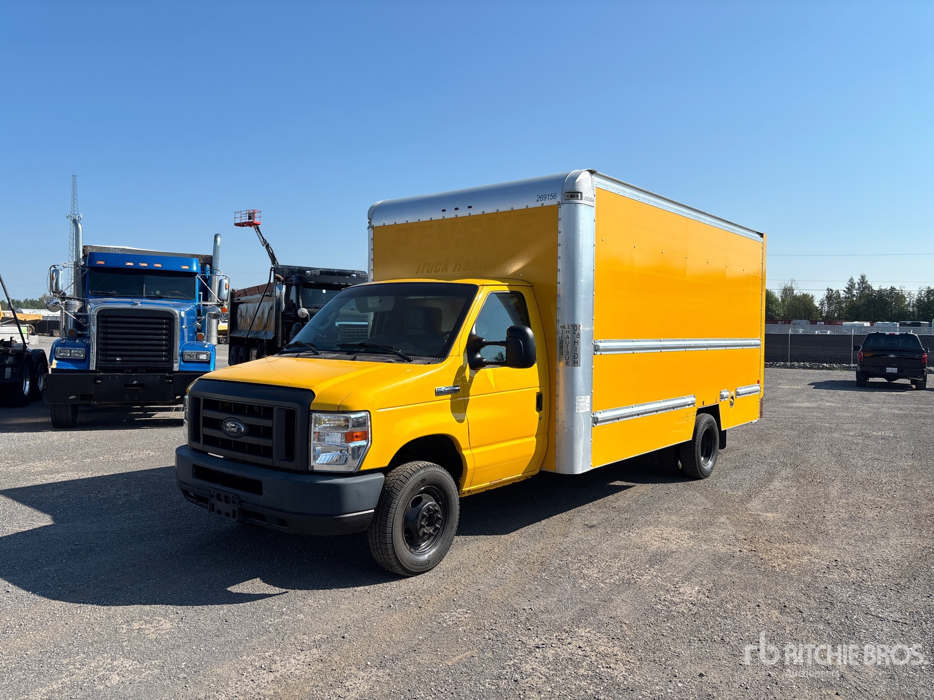 2018 Ford E450 4x2 Van Truck