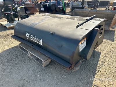 2009 Bobcat 72 in Balayeuse pour chargeuse à différentiel