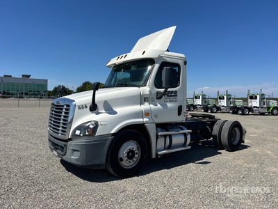 2015 Freightliner Cascadia 113 4x2 Cabeza Tractora Cabina Corta