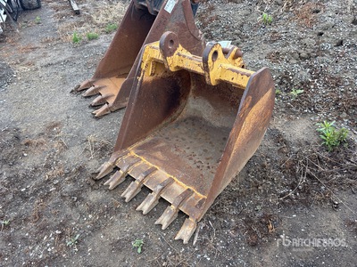 29.5 in Digging Excavator Bucket