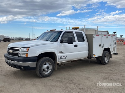 2006 Chevrolet Silverado 3500 4x4 Extended Cab Utility Truck