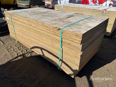 Quantity of (50) 4 Ft x 8 Ft x 5/8 In DFP Plywood Divers - Magasin, entrepôt, consommateur (Unused)