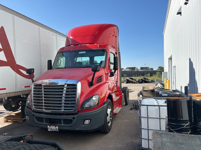 2018 Freightliner Cascadia 113 T/A Day Cab Truck Tractor