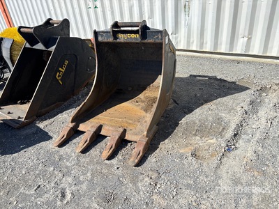 Engcon 24 in Digging Excavator Bucket