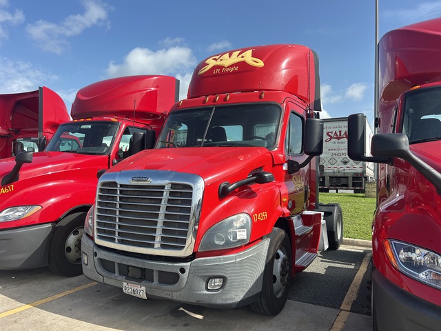 2017 Freightliner Cascadia 113 T/A Day Cab Truck Tractor (Inoperable)