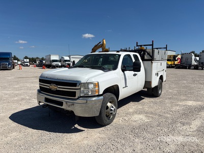 2011 Chevrolet Silverado 3500HD 4x2 Extended Cab Utility Truck