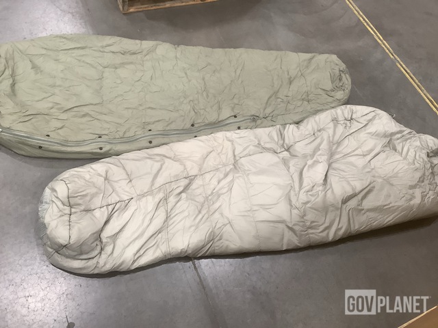 (90) Sleeping Bags