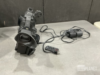 Canon XF300 Camcorder w/Case
