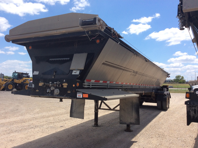 2010 Trail King Red River Series T/A Live Bottom Trailer