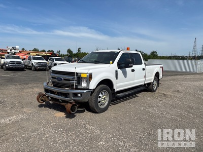 2019 FORD F350 XLT 4x4 Crew Cab Hi-Rail Pickup