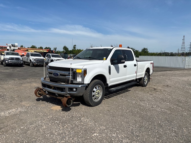 2019 FORD F350 XLT 4x4 Crew Cab Hi-Rail Pickup