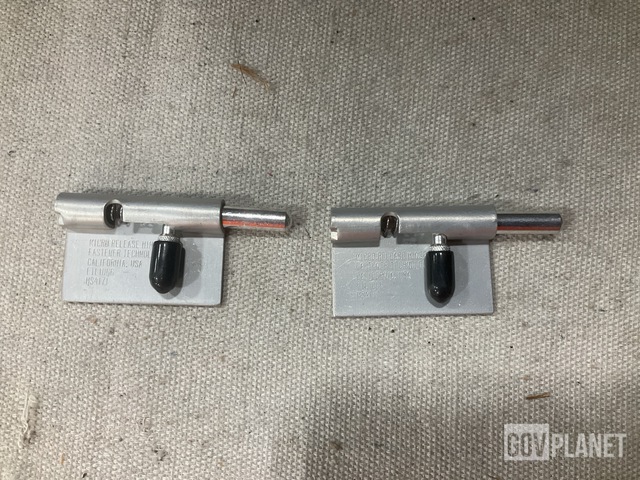 (208) Fastener Technology FTL1066 Barrel Bolts