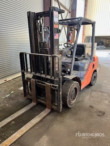 2015 Toyota 8FDU32 Pneumatic Tire Forklift