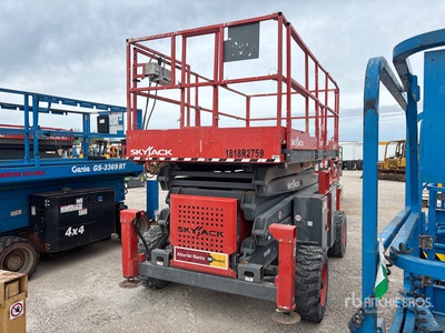 2018 Skyjack SJ8841 4x4 Gasoline Scissor Lift
