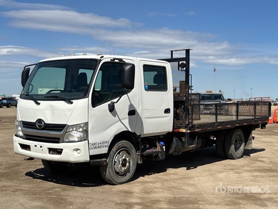 2014 Hino 195 4x2 Crew Cab Flatbed Truck