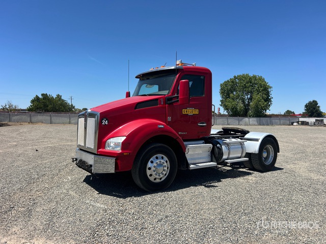 2017 Kenworth T880 4x2 S/A Day Cab Truck Tractor