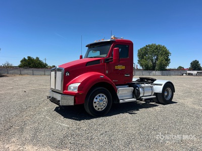 2017 Kenworth T880 4x2 S/A Day Cab Truck Tractor