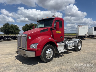 2017 Kenworth T880 4x2 S/A Day Cab Truck Tractor