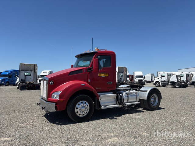 2017 Kenworth T880 4x2 S/A Day Cab Truck Tractor