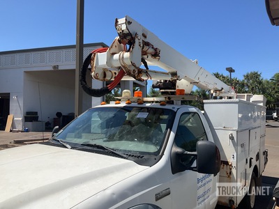 2006 Ford F-550 XL 4x2 Bucket lift Flatbed Truck (Inoperable)