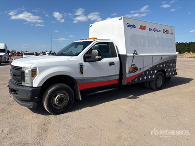 2018 Ford F-350 XL 4x2 Utility Truck