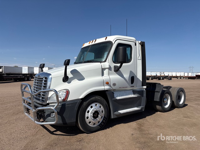 2015 Freightliner Cascadia 125 6x4 T/A Day Cab Truck Tractor