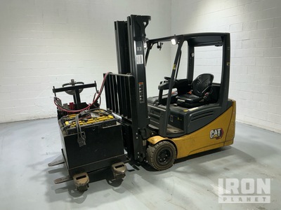 2022 Cat 2ET3500 3180 lb Electric Forklift