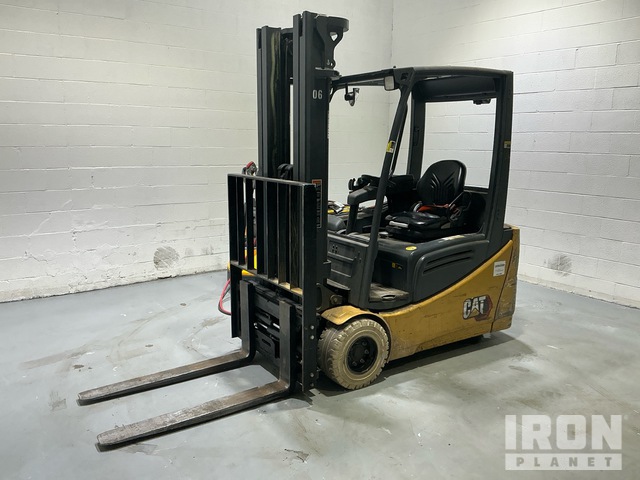 2022 Cat 2ET3500 3180 lb Electric Forklift