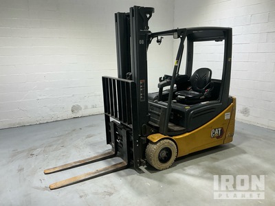 2022 Cat 2ET3500 3180 lb Electric Forklift