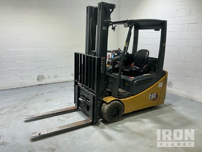 2022 Cat 2ET3500 3180 lb Electric Forklift
