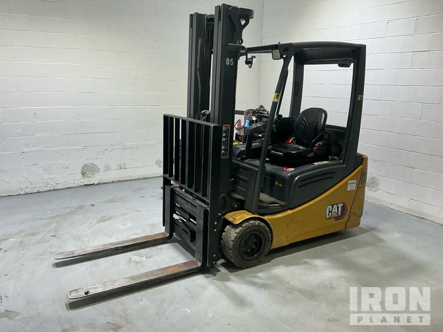 2022 Cat 2ET3500 3180 lb Electric Forklift