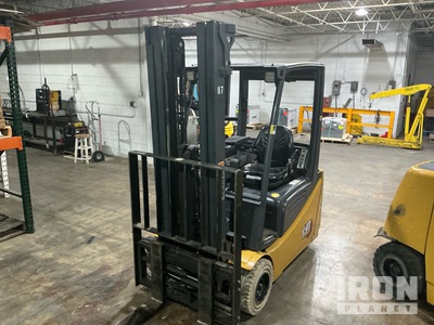 2022 Cat 2ET3500 3180 lb Electric Forklift