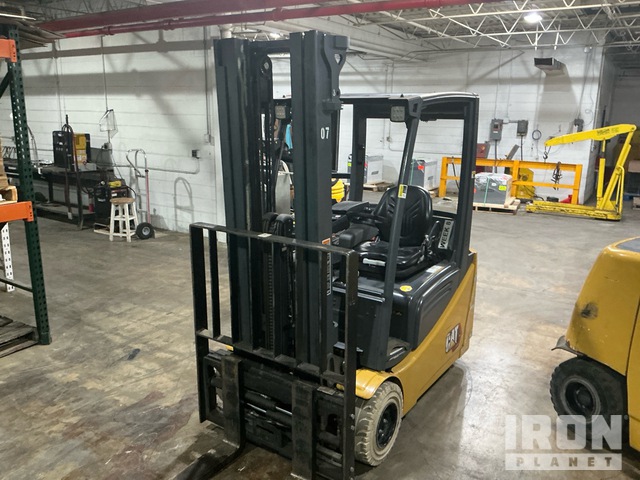 2022 Cat 2ET3500 3180 lb Electric Forklift