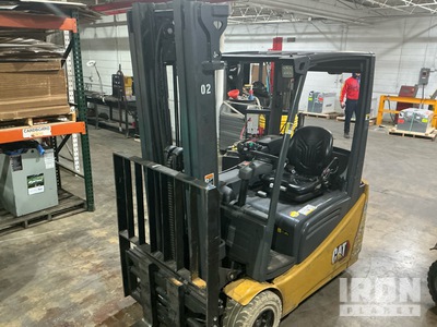 2022 Cat 2ET3500 3180 lb Electric Forklift