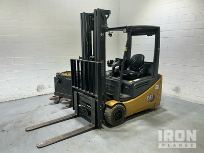 2022 Cat 2ET3500 3180 lb Electric Forklift