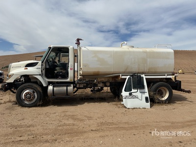 2012 International 7400 Camion cisterna de agua (Inoperable)