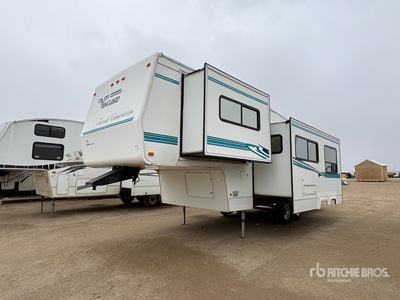 1999 Vangurard 29 ft T/A Travel Trailer