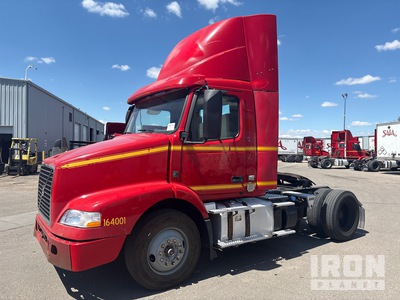 2016 Volvo VNM42T 4x2 Ciągnik siodłowy z kabiną dzienną S/A