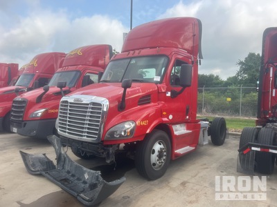 2017 Freightliner Cascadia 4x2 S/A Day Cab Truck Tractor