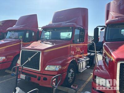 2014 Volvo VNM42T Cabeza Tractora Cabina Corta (Inoperable)