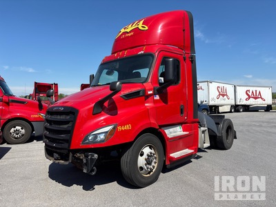 2019 Freightliner CA113 4x2 S/A Day Cab Truck Tractor