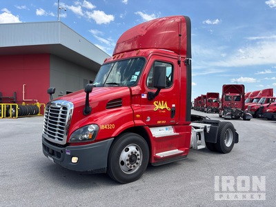 2018 Freightliner Cascadia 113 4x2 S/A Day Cab Truck Tractor