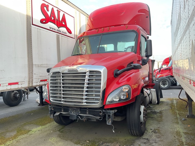 2017 Freightliner Cascadia 113 4x2 S/A Day Cab Truck Tractor