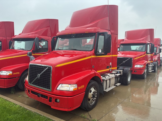 2016 Volvo VNM42T 4x2 S/A Day Cab Truck Tractor