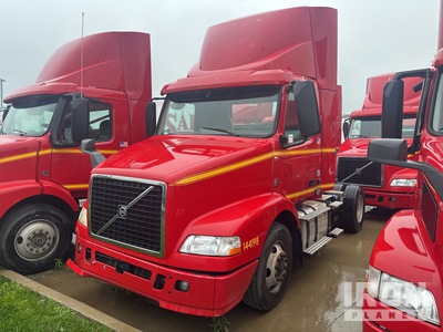 2015 Volvo VNM42T200 4x2 Day Cab Prime Mover