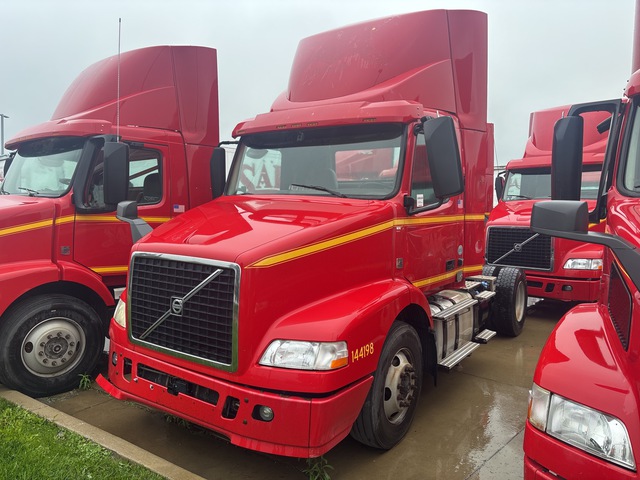 2015 Volvo VNM42T 4x2 S/A Day Cab Truck Tractor