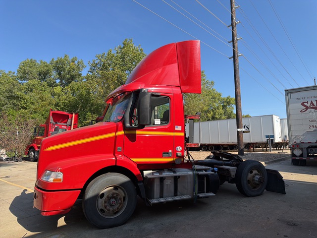 2017 Volvo VNM 4x2 S/A Day Cab Truck Tractor